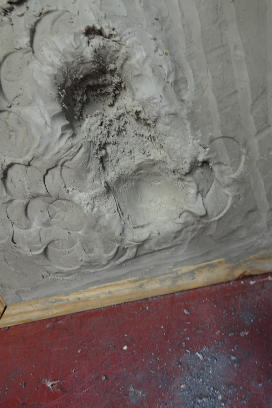 Backface signature, explained — what the clay actually tells you
